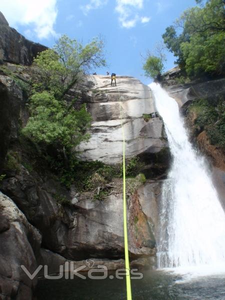 Descenso de barrancos JerteXtrem: rapel espectacular