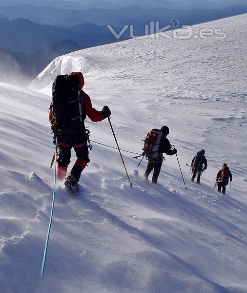 Descendiendo de la Zumsteinspitze (4.563m) - Julio 2008 - Foto: Jons Cruces 