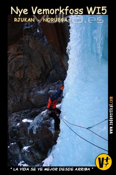 Jonas Cruces escalando Nye Vemorkfoss - Enero 2008 - Foto: Varis