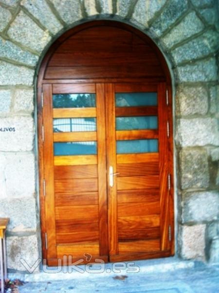 puerta iglesia 