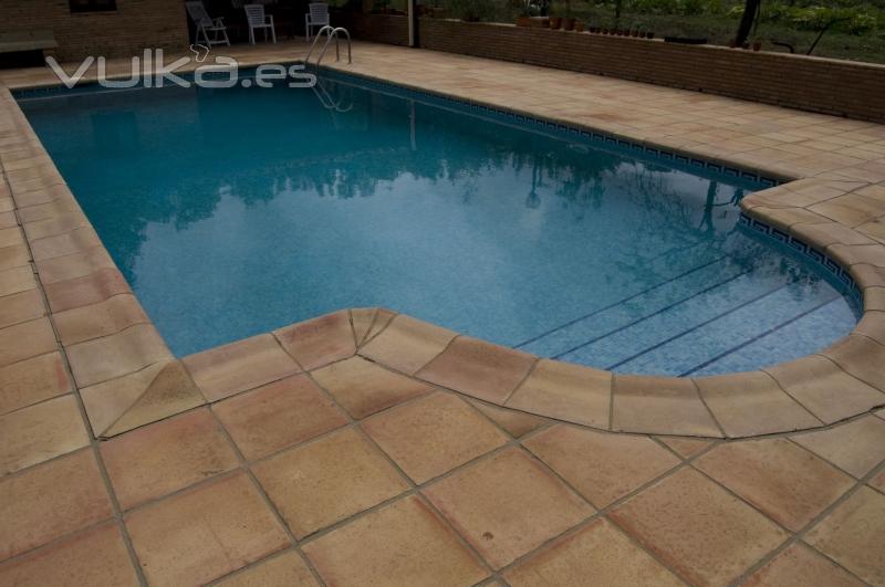 coronamiento piscina manual hecha hace ms de 15 aos sin desconchamientos y antideslizante
