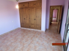 Habitacion con armario empotrado