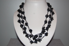 Collar negro de tres vueltas con cierre a 5,95eur