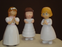 Buscas una linda figura para la tarta de comunión? Contamos con una gran variedad!!!