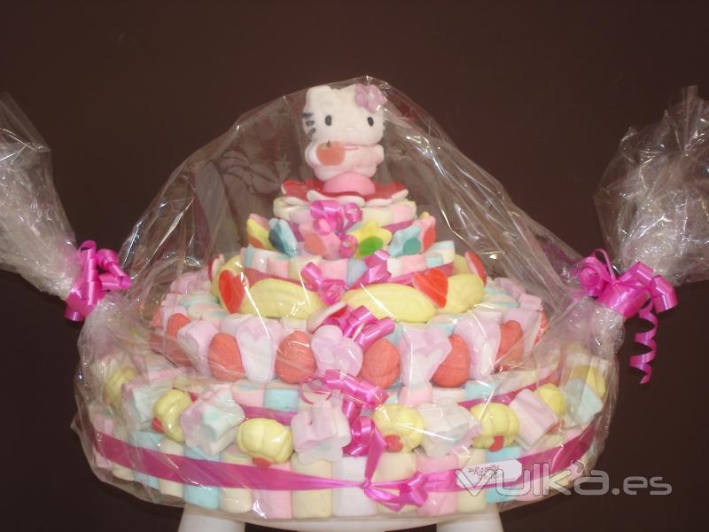 Una hermosa tarta de chuches será la delicia de los más pequeños