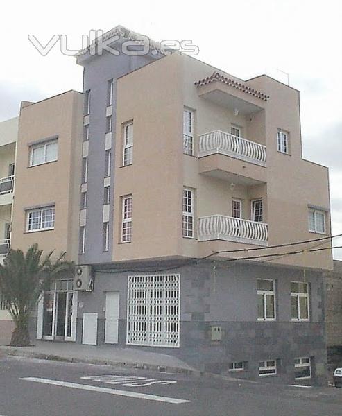 Edificacin con 3 Viviendas y 2 Locales, para A. Marrero Dorta, en Los Abrigos, Granadiila