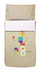 Saco para cuna casitas beige, de petit praia