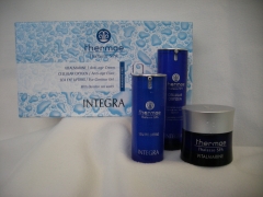 Por la compra de la crema y el sérum obsequiamos con el contorno de ojos.