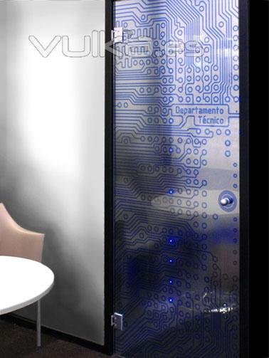 Puerta de vidrio laminado con insercin de impresin digital y Leds