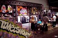 Stand de time is money