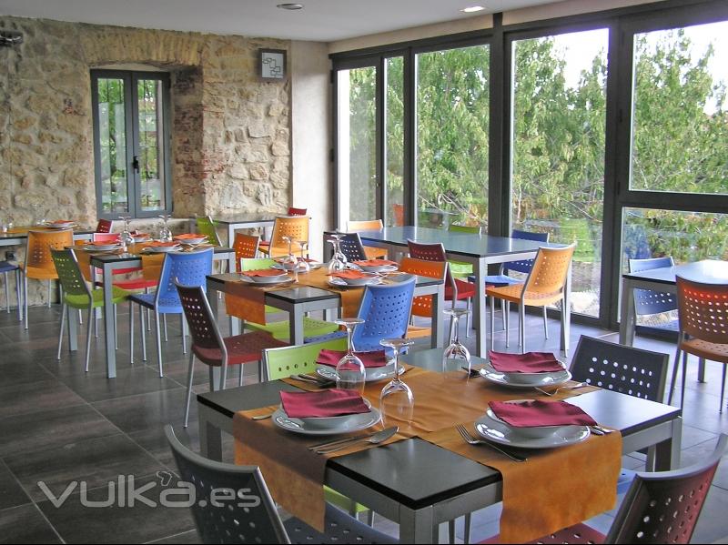 Restaurante con vistas a la naturaleza