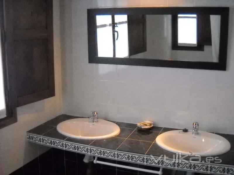 Baño en primera planta casa Torrecerredo