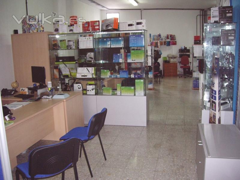 Zona Exposicion y Departamento Comercial