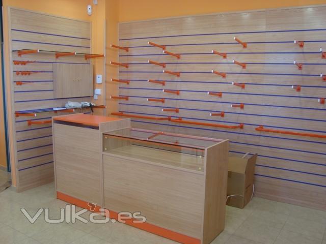 Equipamiento Comercial en Madera