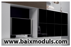 Comedor moderno con modulo de cristal negro