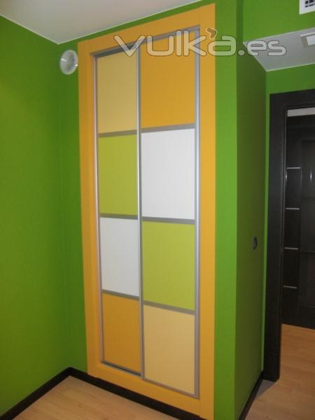 frente de armario muestra color a la pared  lacado en 4 colores