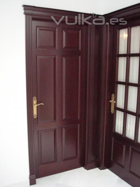 Puerta interior Iroko Maciza