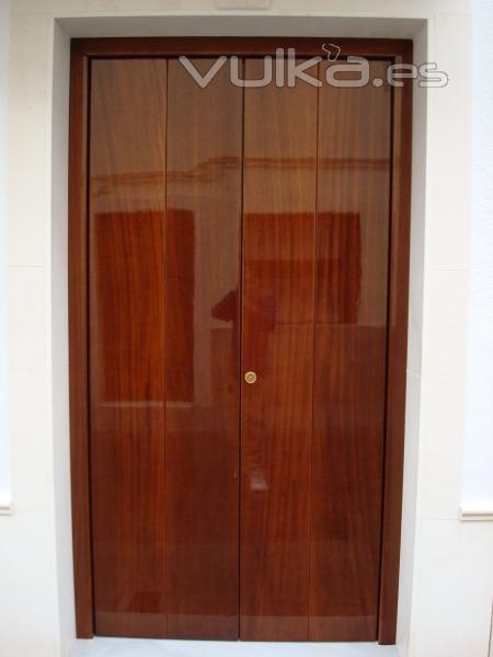 Puerta exterior modelo 4 tablas