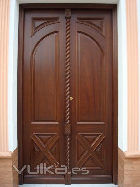 Puerta exterior modelo salomnico