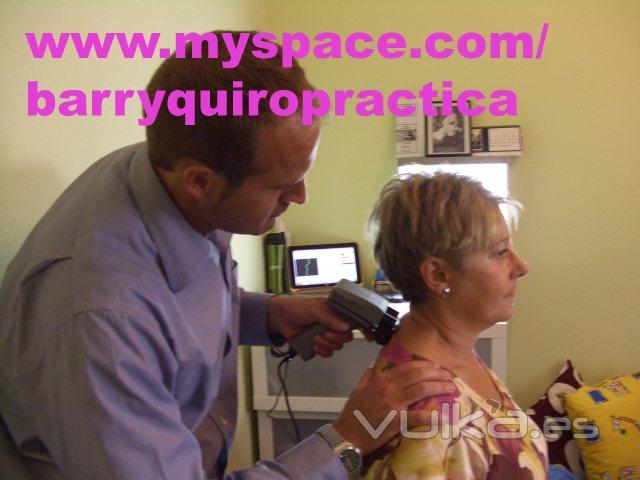 Quiropractico Mark Barry-Prueba Neurotermografia con paciente