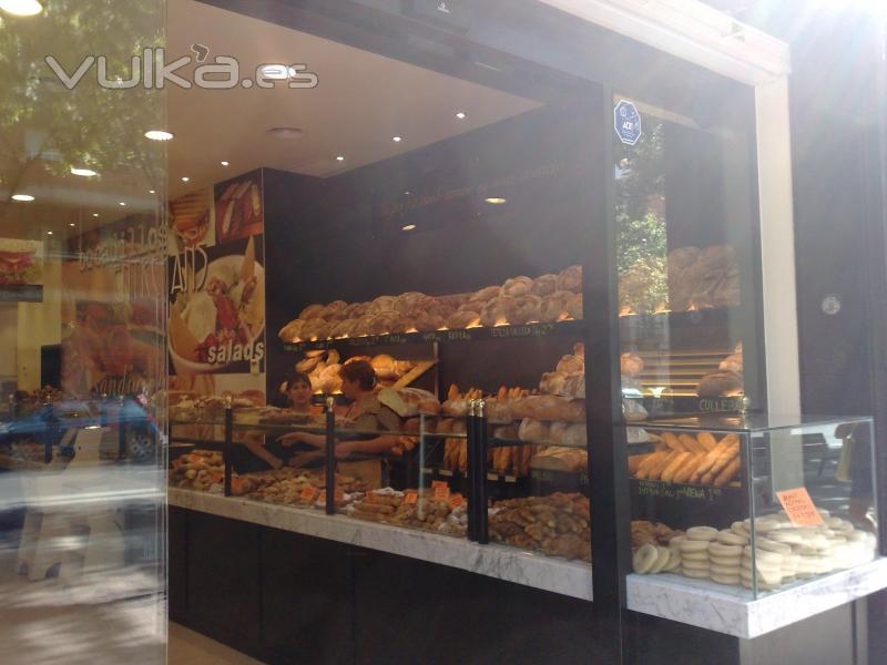 Reforma integral local comercial destinado a panaderia degustacion