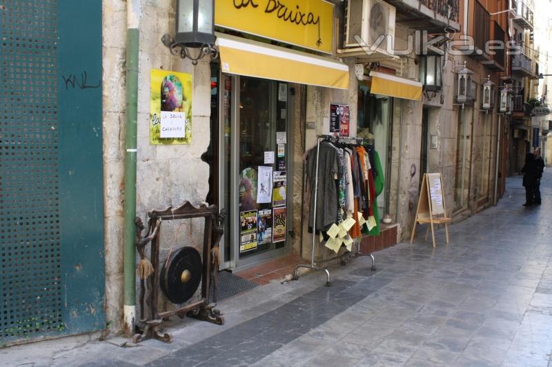 ESTA ES LA ENTRADA DE LA TIENDA LA BRUIXA Y CHEROKEE.