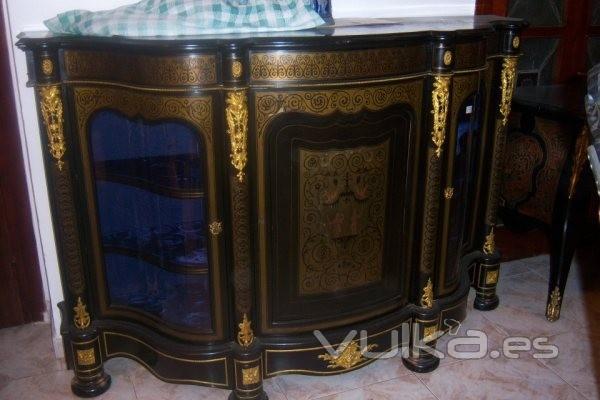 Gran mueble entredos francs Napolen -III, realizada con la tcnica de marquetera de Boulle.