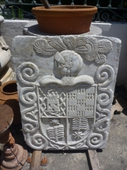 Escudo nobiliario realizado en marmol sxvii