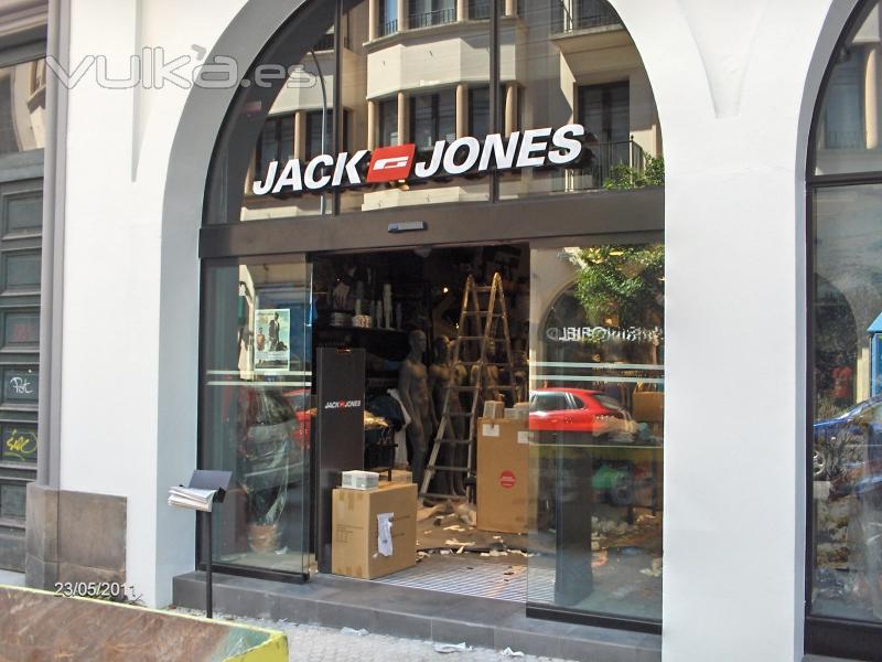 FACHADA JACK JONES DR TEIXEIRO SANTIAGO