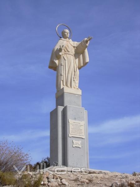 Imagen de San Pascual Bailn tallada en piedra. Orito - Monforte del Cid (Alicante)