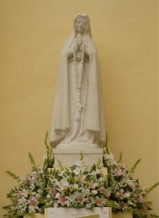 Virgen de fatima tallada en piedra trigueros (huelva)