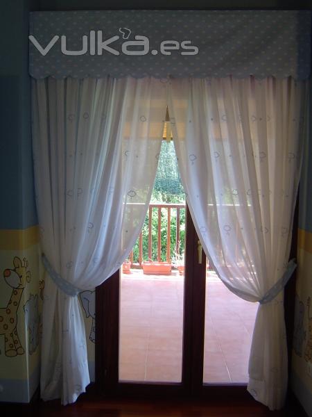 Cortinas en dormitorio infantil