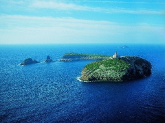 Vista de lejos de las islas columbretes de castellon