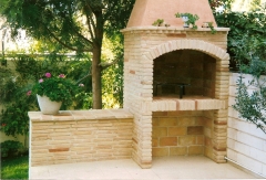 Barbacoa de ladrillo manual hecha a medida con boca de 90 cms