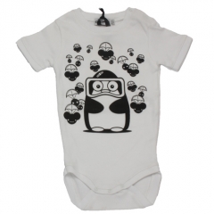 Body para bebe blanco pinguinos de la marca chinche