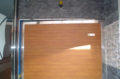 Puerta seccional imitacin madera