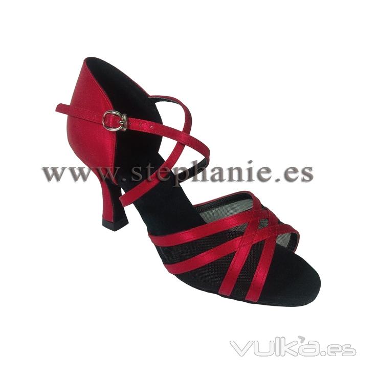 Zapatos de satén rojos para baile de salón latino con red negra entre las tiras. www.stephanie.es