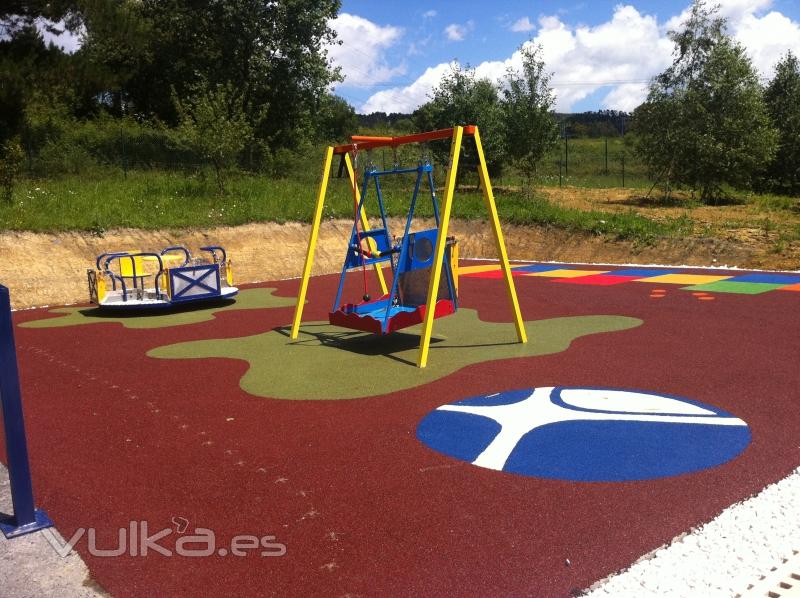 Parque infantil de juegos adaptados para nios con discapacidad