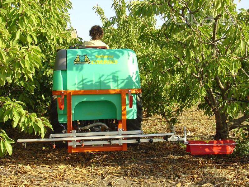 Pulverizadora con barra manual herbicida