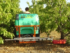 Pulverizadora con barra manual herbicida