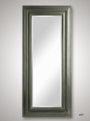 Espejo de pared rectangular con marco de madera en color th.
