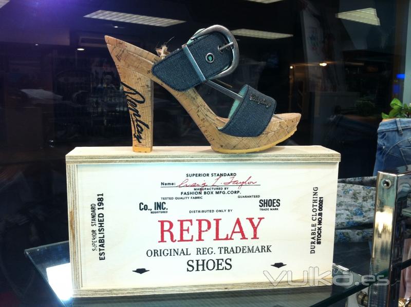 Para las chicas, unos zapatos de Replay guapos y cómodos.