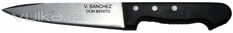 Cuchillo punta, hecho a mano, mango polietileno, precio desde 16EUR.