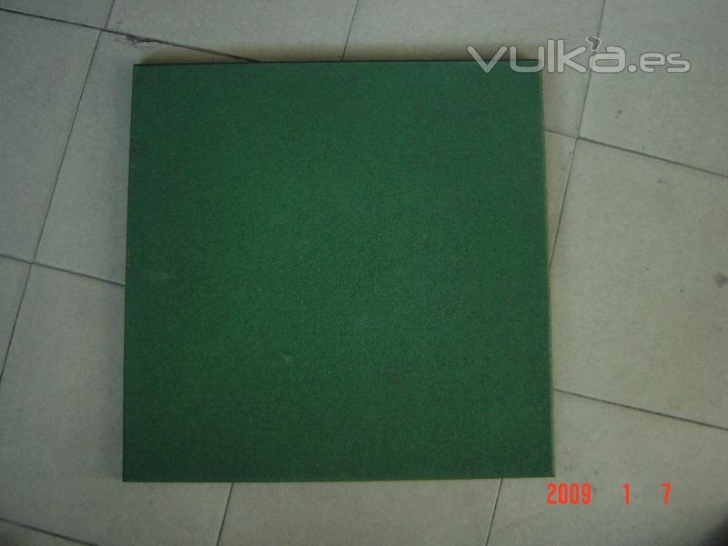 Pavimento fabricado en caucho reciclado 50x50x2cm. Usadas en exposicin, se pueden limpiar. 2,75E/u 
