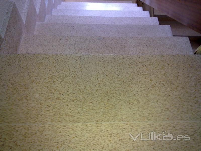 Escalera de terrazo pulida e abrillantada