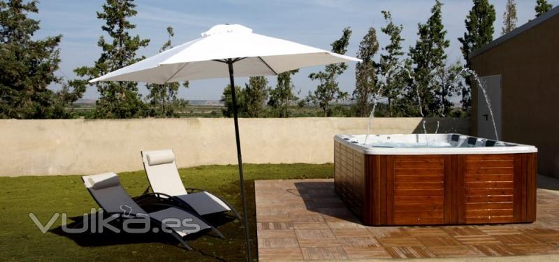 Jacuzzi Exterior. Ruralsuite Tudela Resort.