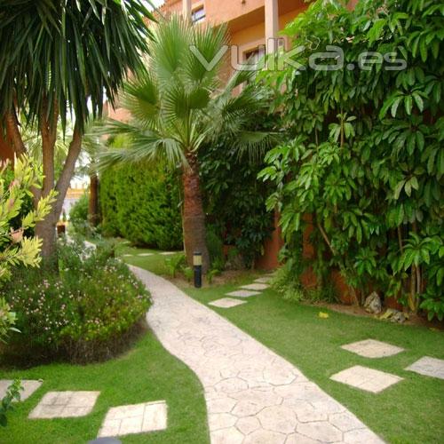 mantenimiento de jardines en benalmadena