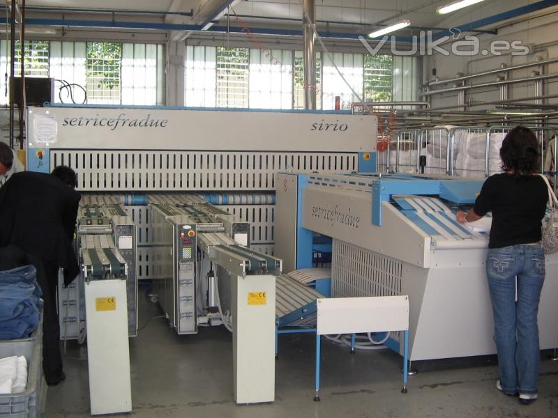 Plegadora ropa plana SIRIO de 3300 con apilador y plegadoras servilletas