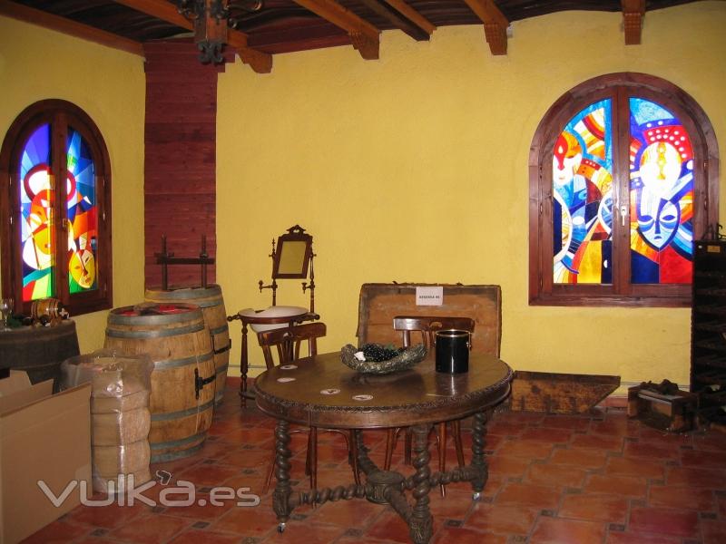 Conjunto vitral en Bodegas Casa Jun. Laguardia, Alava.