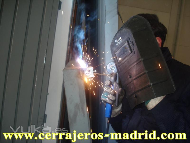 CERRAJEROS-ONLINE - 91 665 47 67